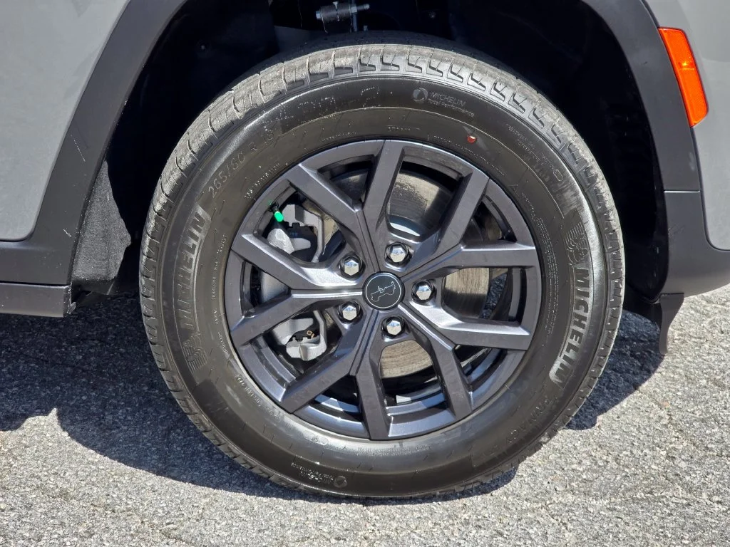 New 2027 Gray Jeep Laredo Altitude image 16