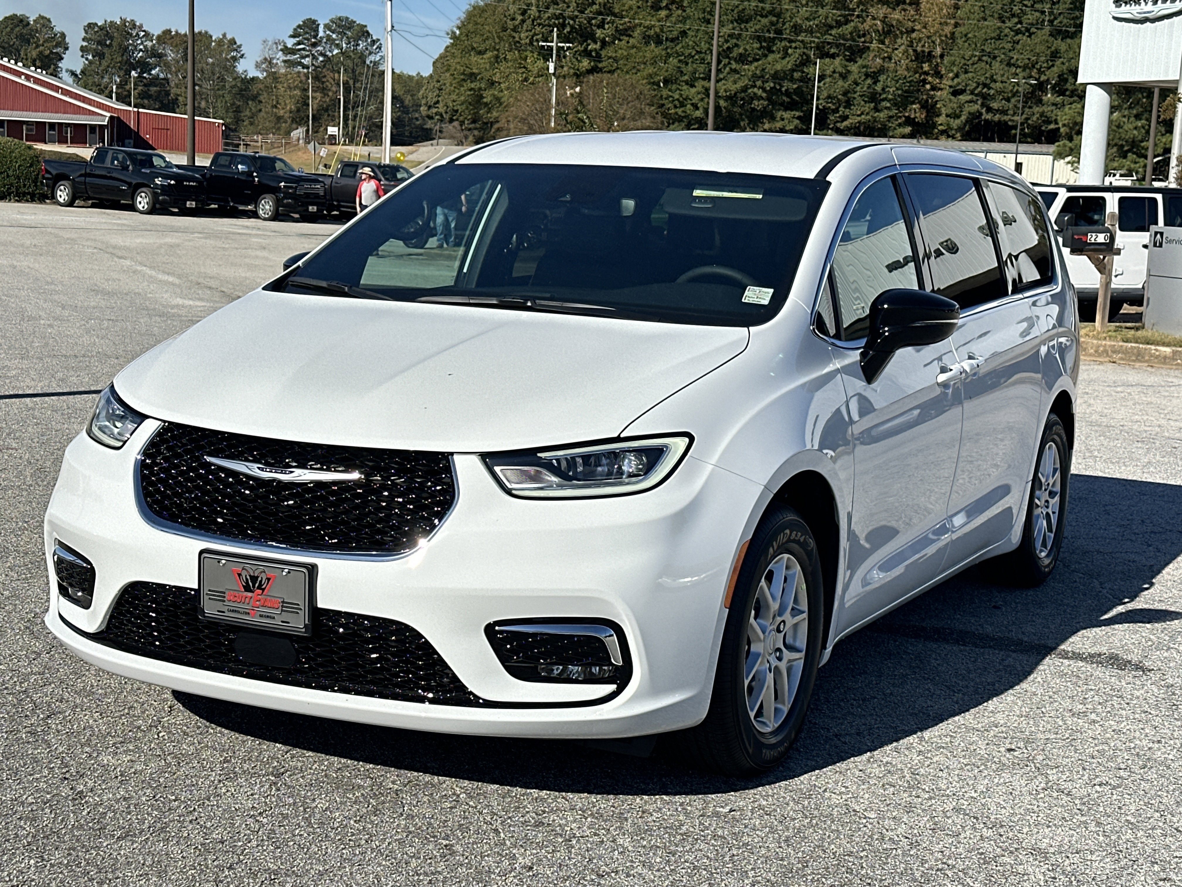 New 2026 Bright White Clear-Coat Exterior Paint Chrysler Select image 4