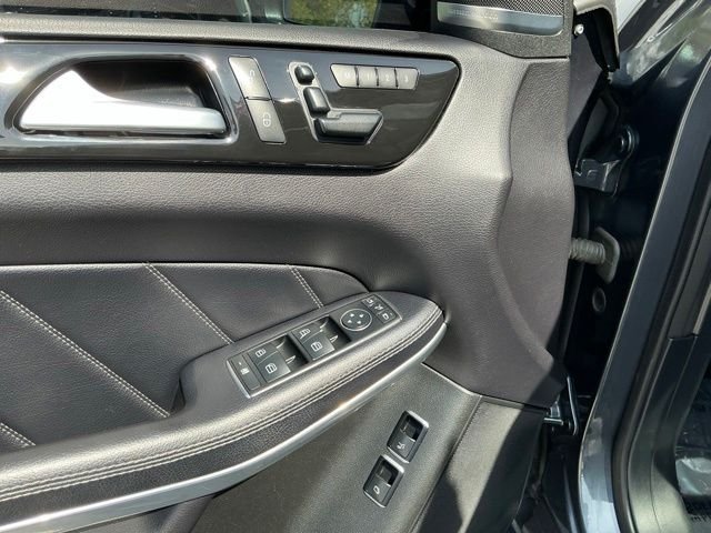 Used 2016 Gray Mercedes-Benz GL 550 image 51