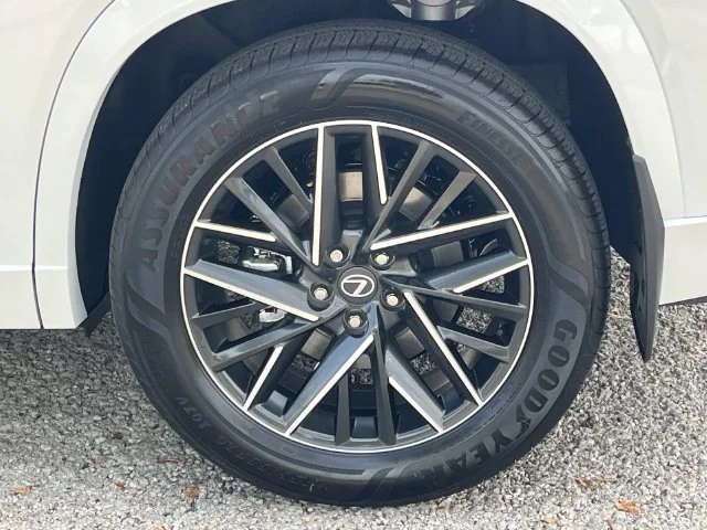 New 2026 Wind Chill Pearl Lexus PREMIUM AWD image 11