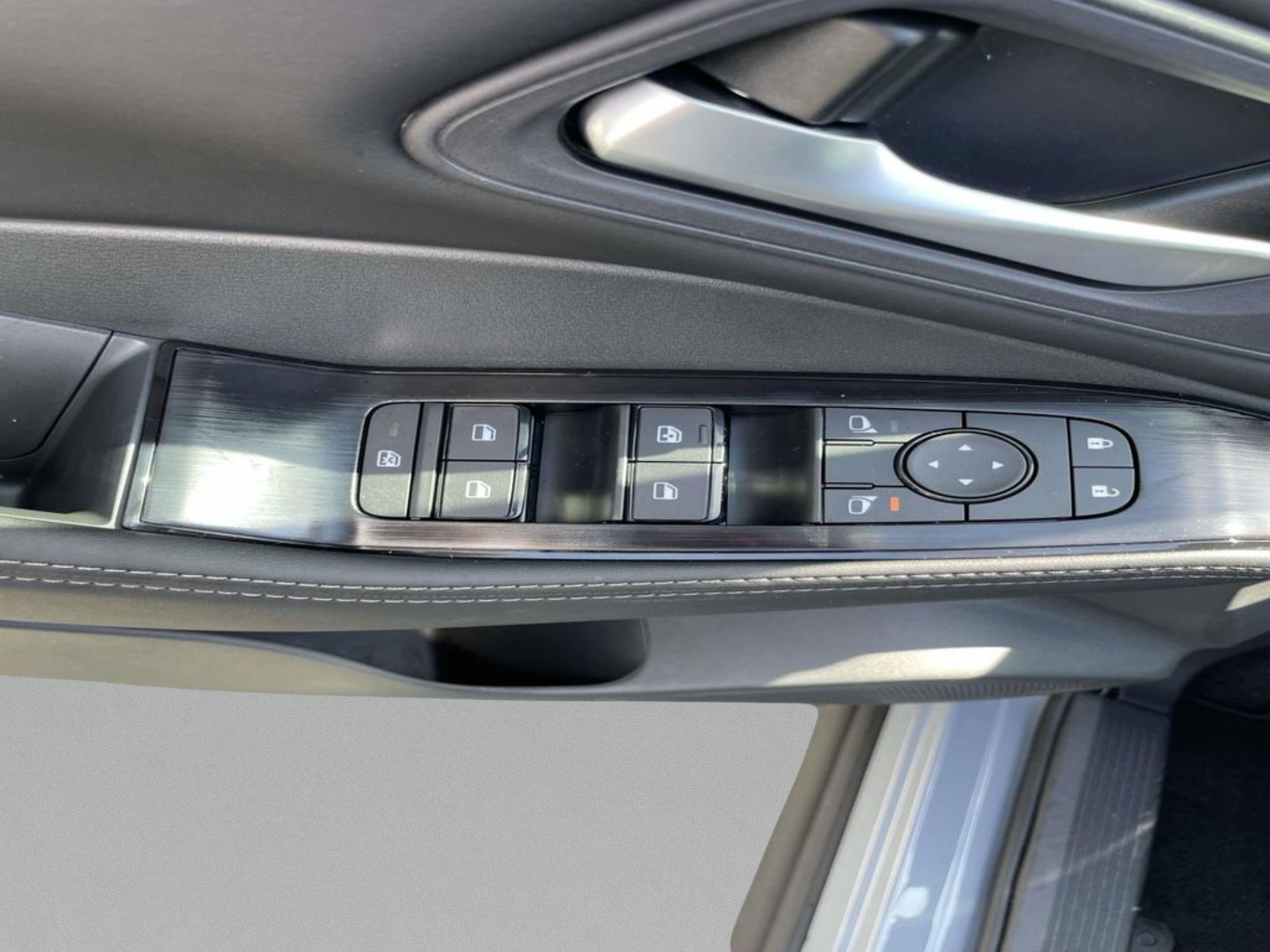 New 2026 Boulder Gray Pearl Nissan SV image 21