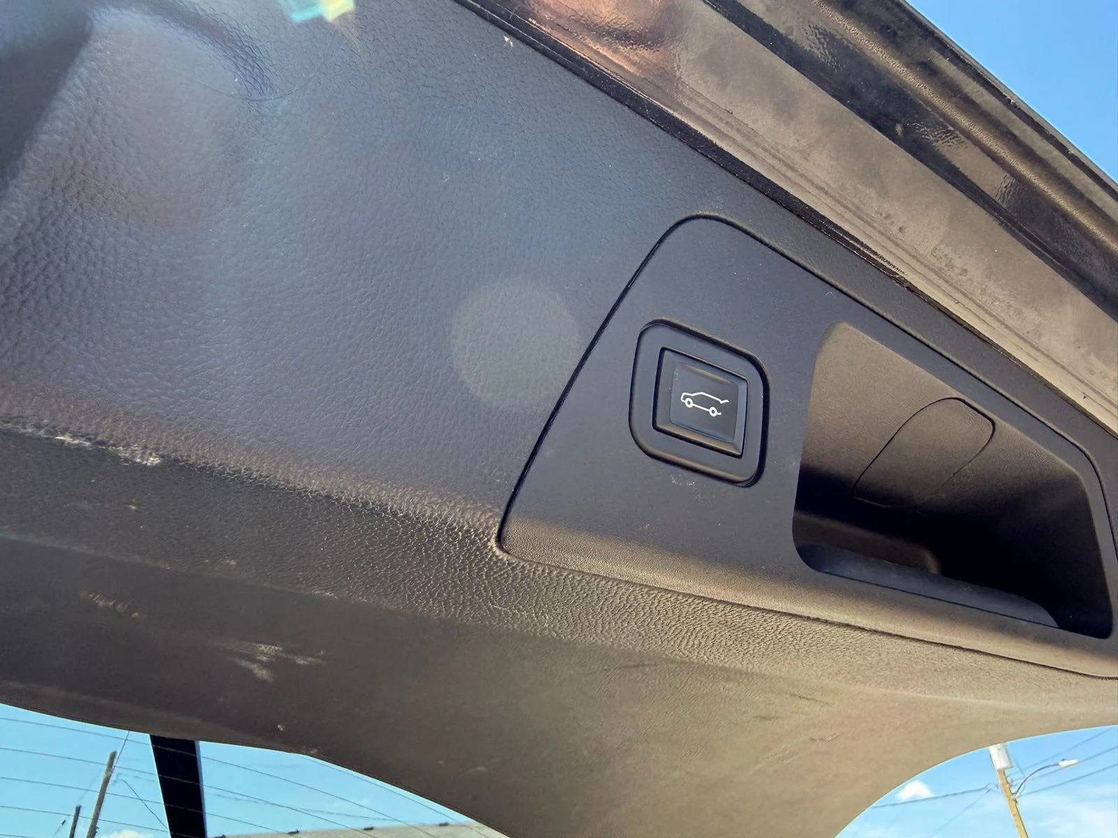 Used 2020 Black Buick Essence image 24
