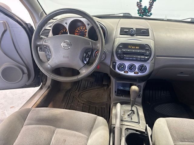 Used 2003 Black Nissan 3.5 SE image 20