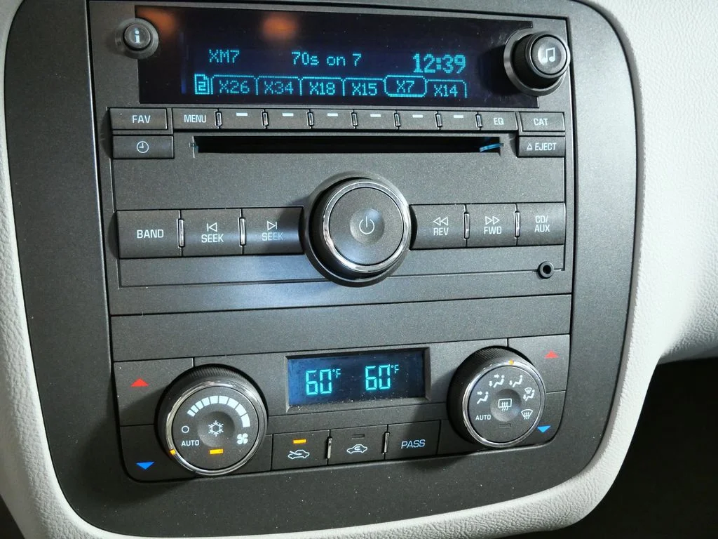 Used 2011 White Buick CXL image 19