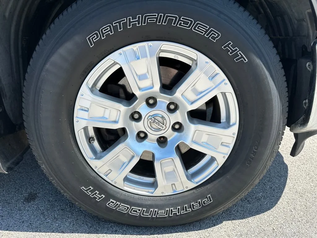 Used 2017  Nissan SV image 13