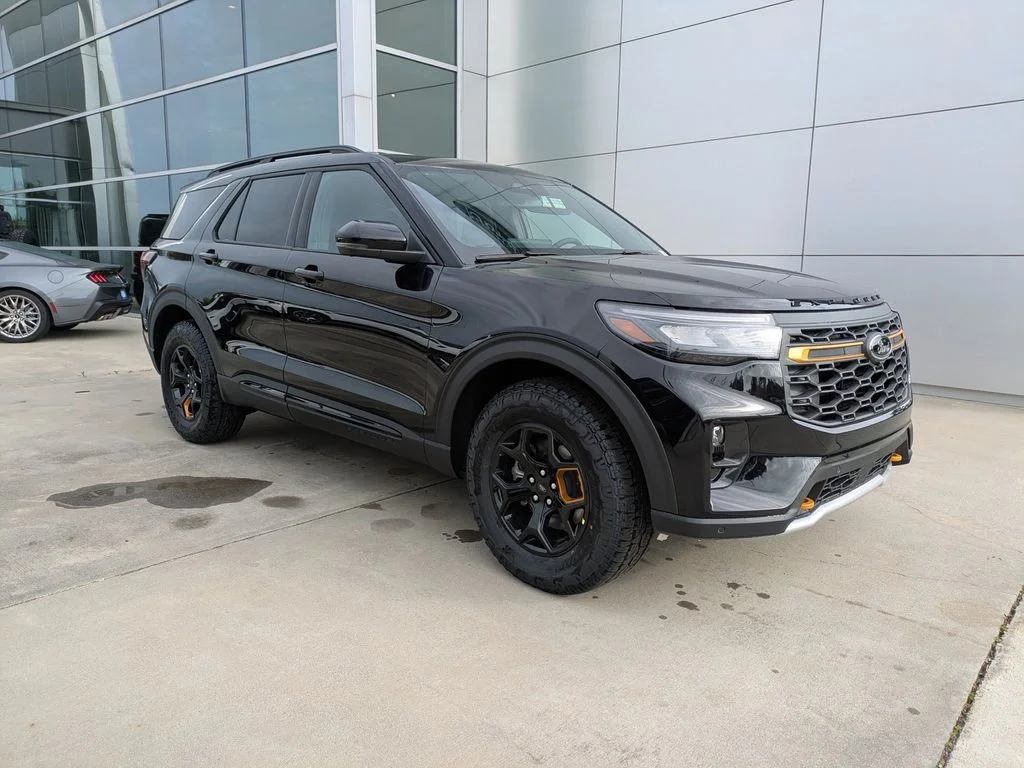 New 2026 Agate Black Metallic Ford Tremor image 2