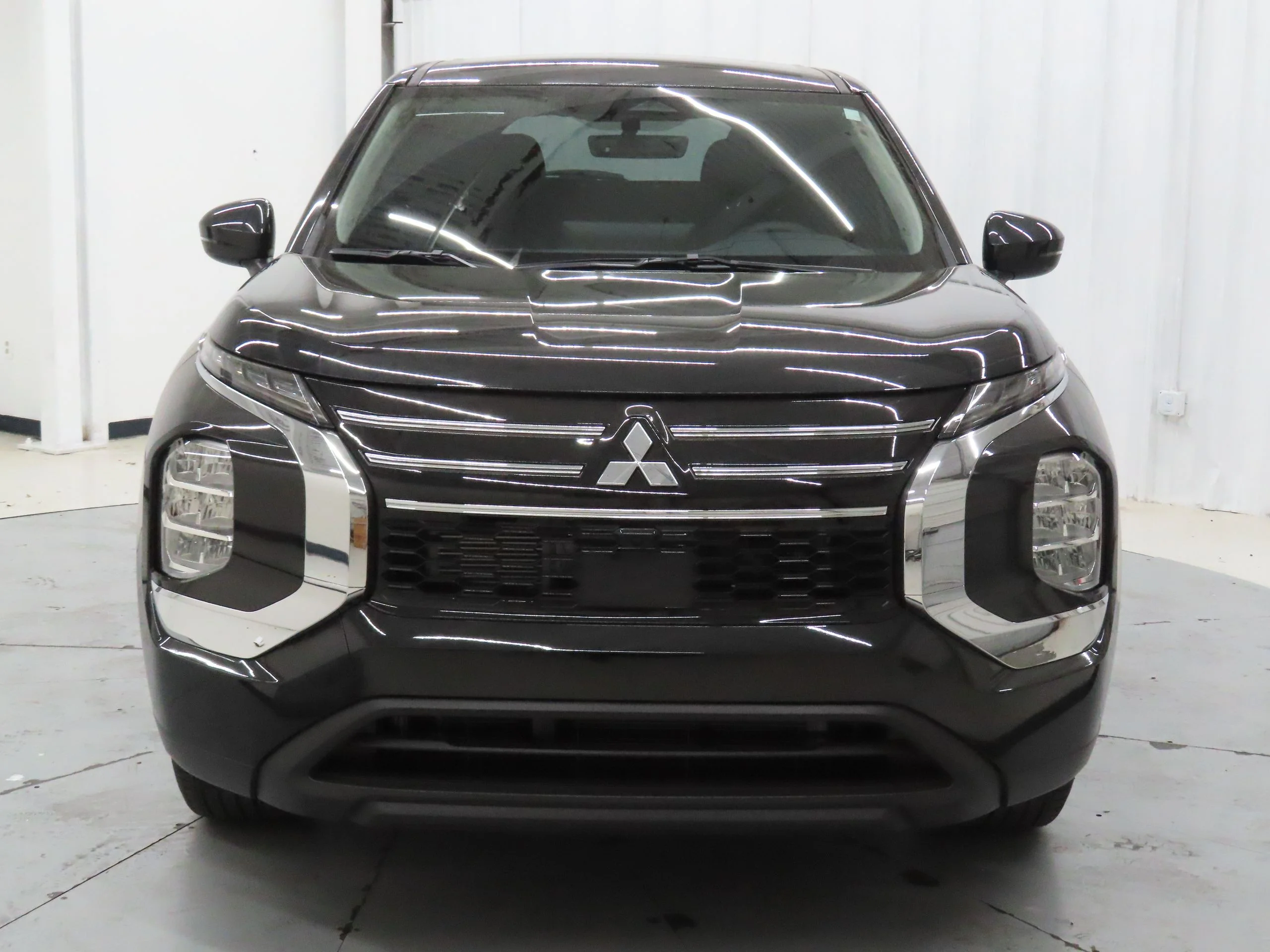 New 2026 Black Mitsubishi ES image 9