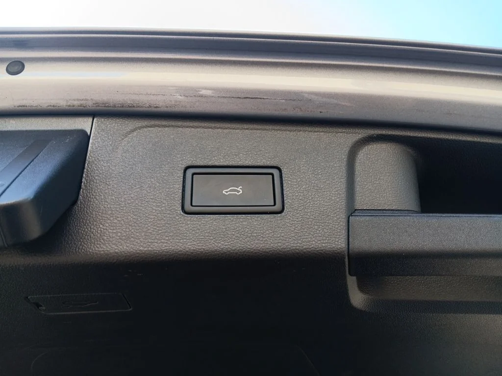 Used 2026 Black Volkswagen SE w/Technology image 34