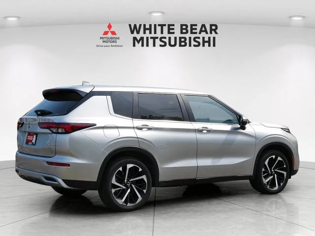 Used 2022 Alloy Silver Metallic Mitsubishi SE image 5