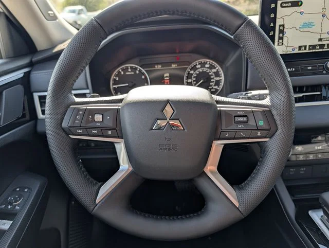 New 2026 White Diamond Mitsubishi SE image 7