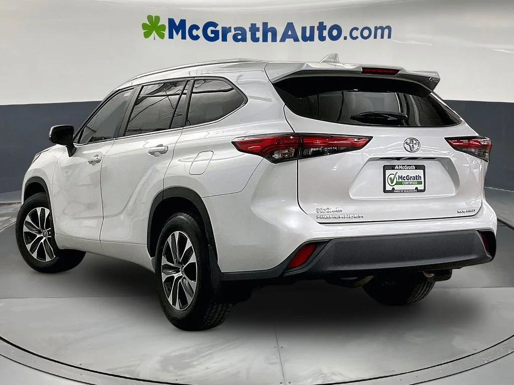 Used 2023 Beige Toyota XLE image 3