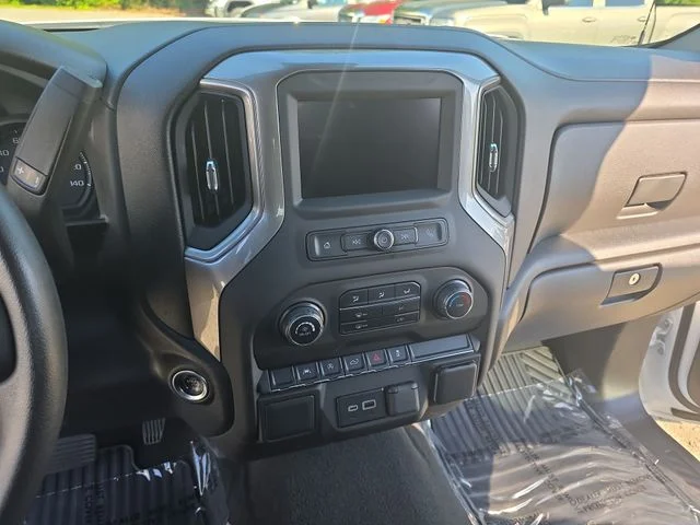 Used 2025 White Chevrolet Custom image 21