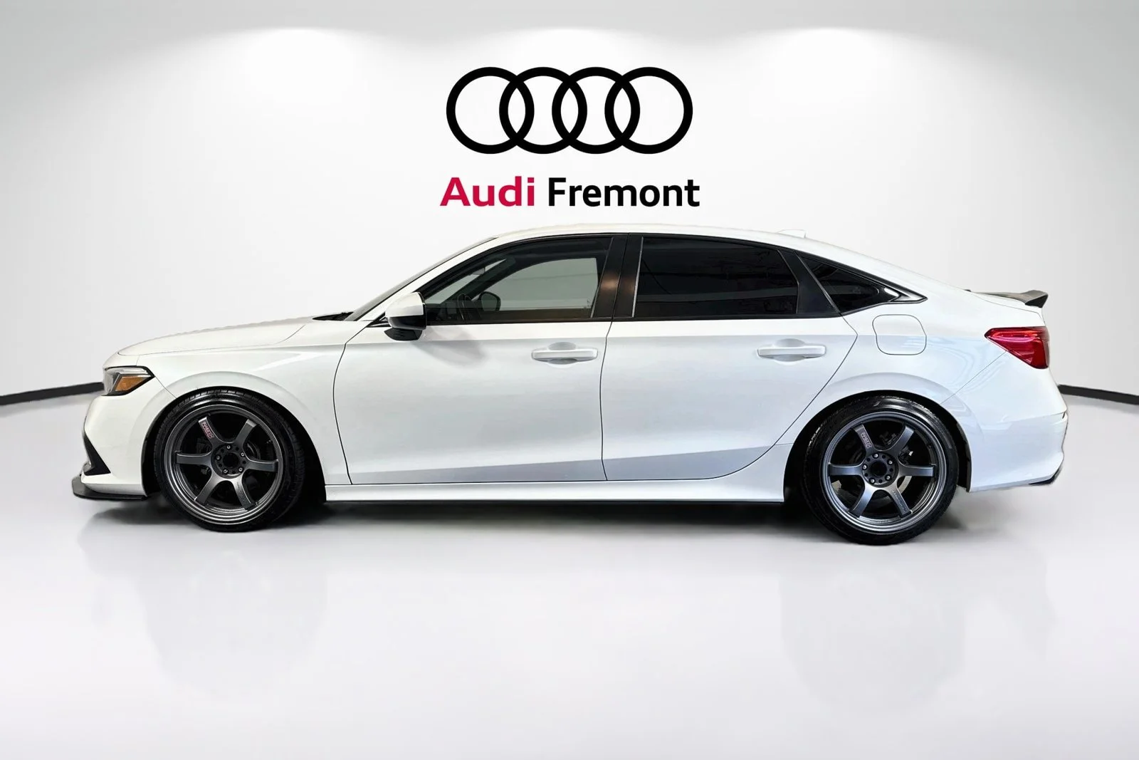 Used 2023 Platinum White Pearl Honda  image 1