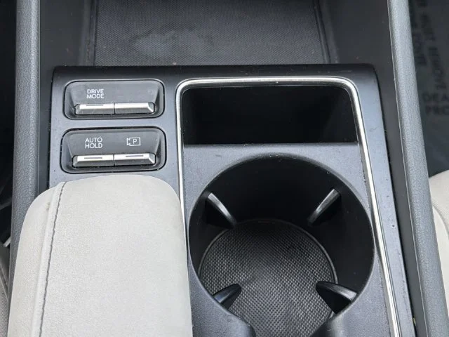 Used 2025 White Hyundai SEL image 22
