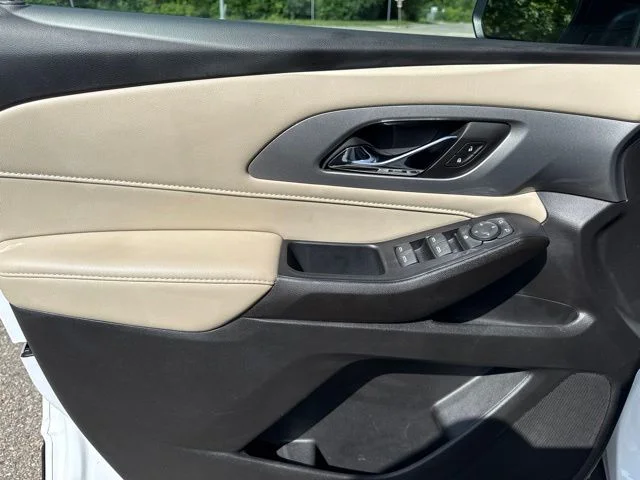 Used 2022 White Chevrolet LS image 19