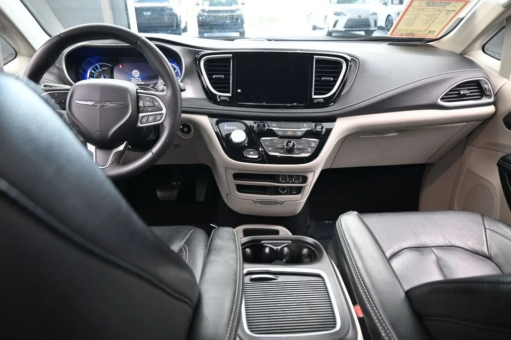 Used 2022 Ceramic Gray Clearcoat Chrysler Touring L image 40