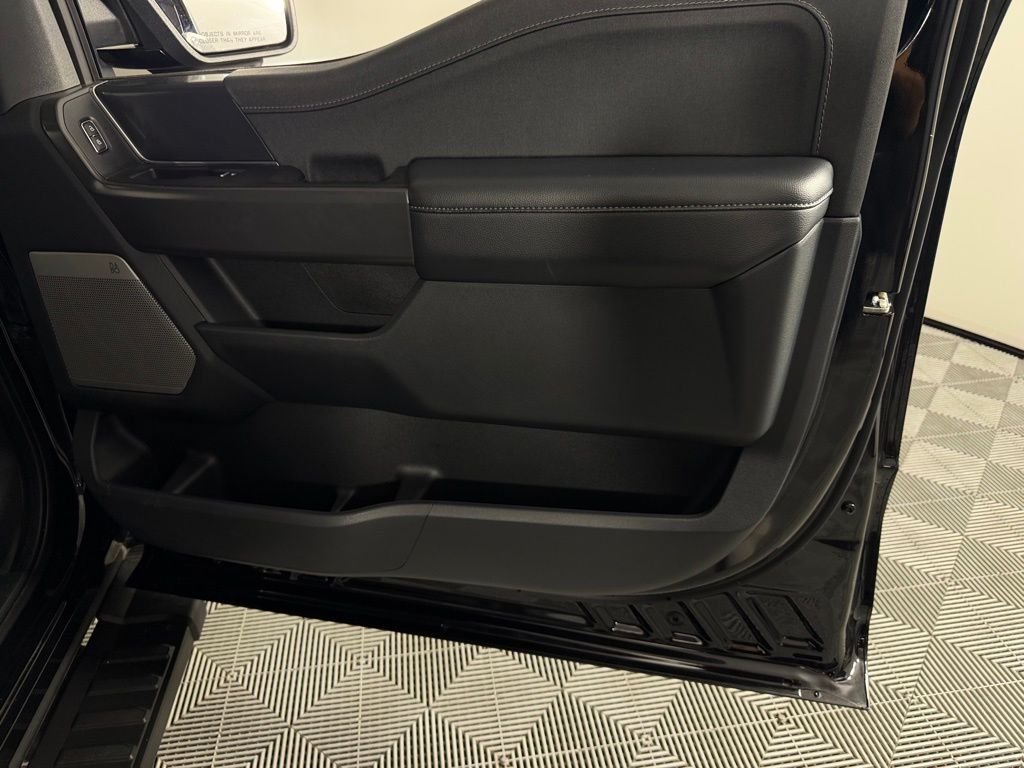 Used 2024 Agate Black Metallic Ford Lariat image 33