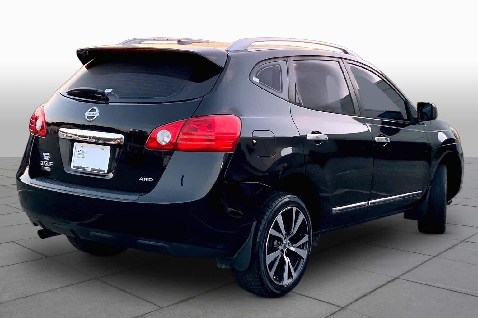 Used 2015 Super Black Nissan S image 11