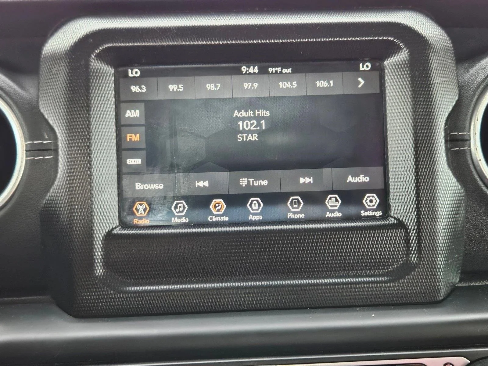 Used 2018 Bright White Clearcoat Jeep Sahara image 11