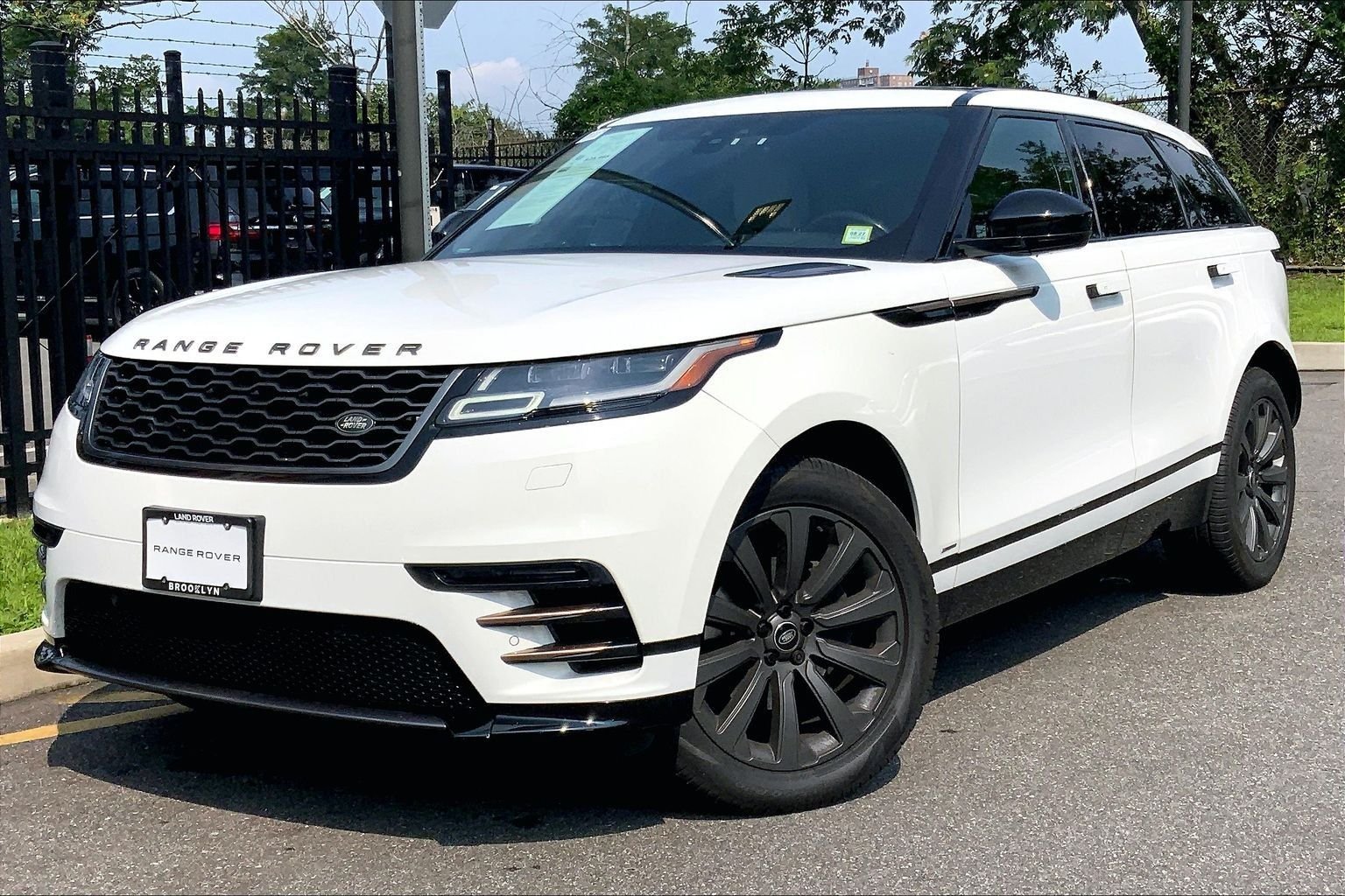 Used 2020 Fuji White Land Rover P250 R-Dynamic S image 1