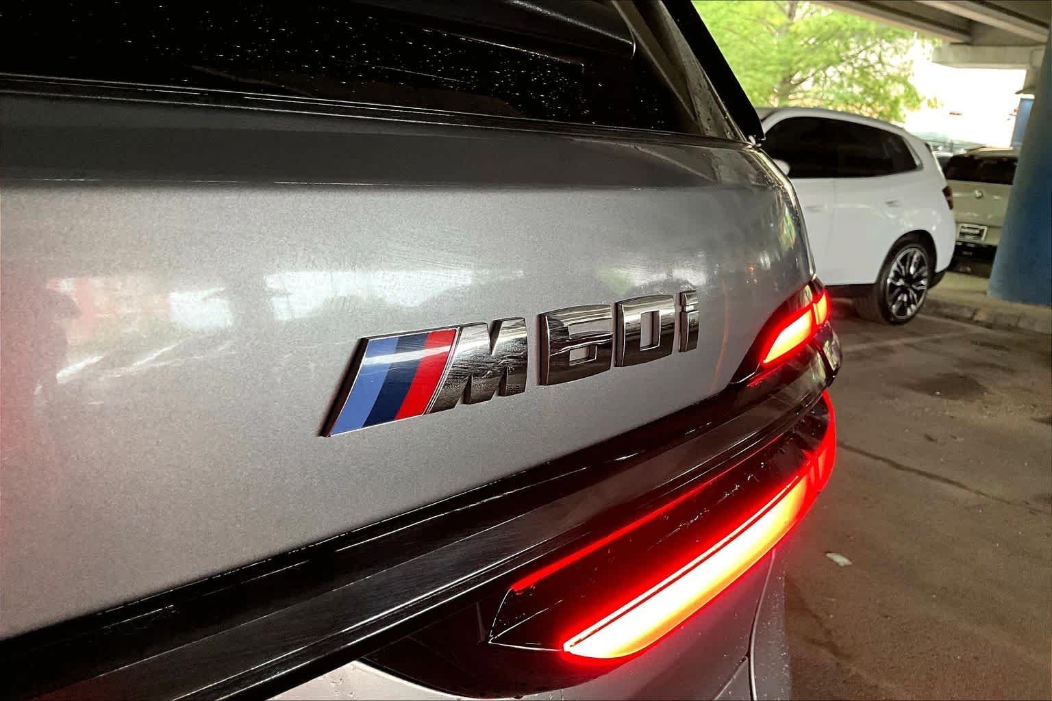 Used 2025 Skyscraper Grey Metallic BMW M60i image 9
