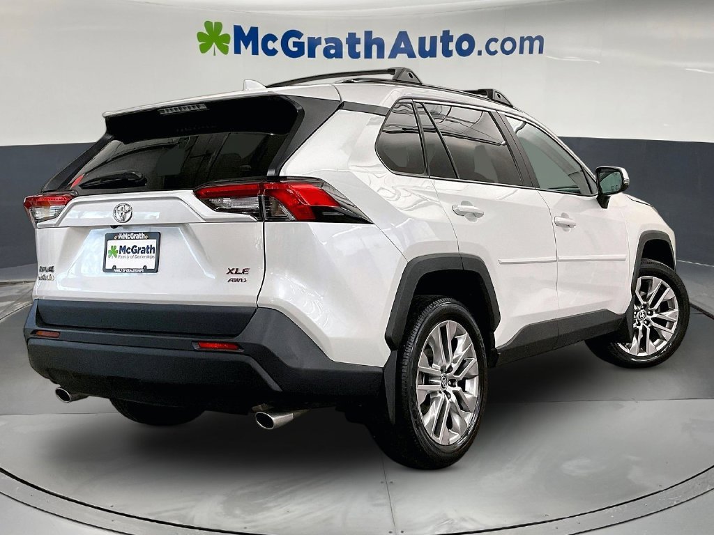 Used 2023 Beige Toyota XLE Premium image 16