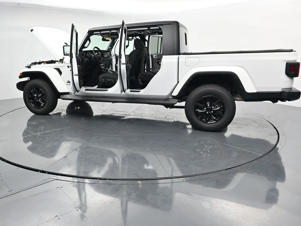 Used 2022 White Jeep Sport image 45