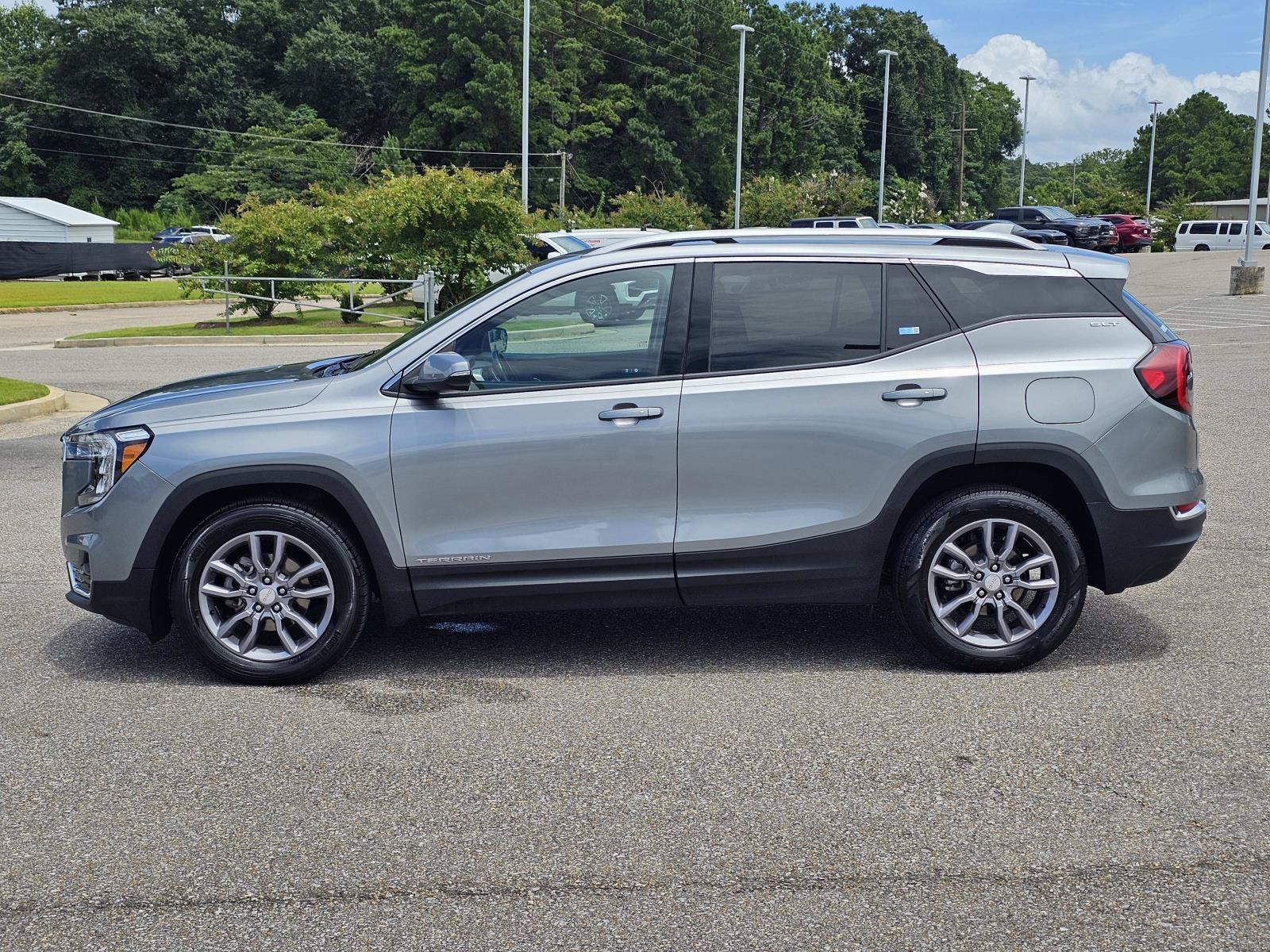 Used 2024 Sterling Metallic GMC SLT image 13
