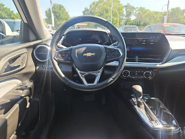 Used 2024 Summit White Chevrolet LT image 14