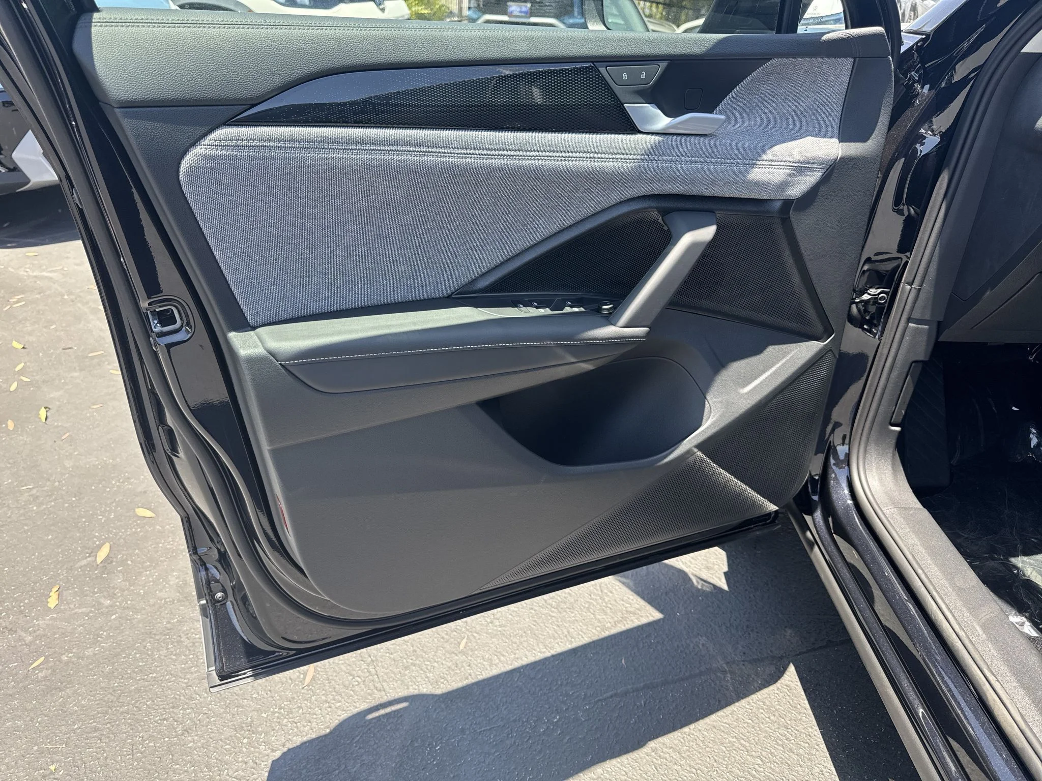New 2026 Deep Black Pearl Volkswagen S image 11