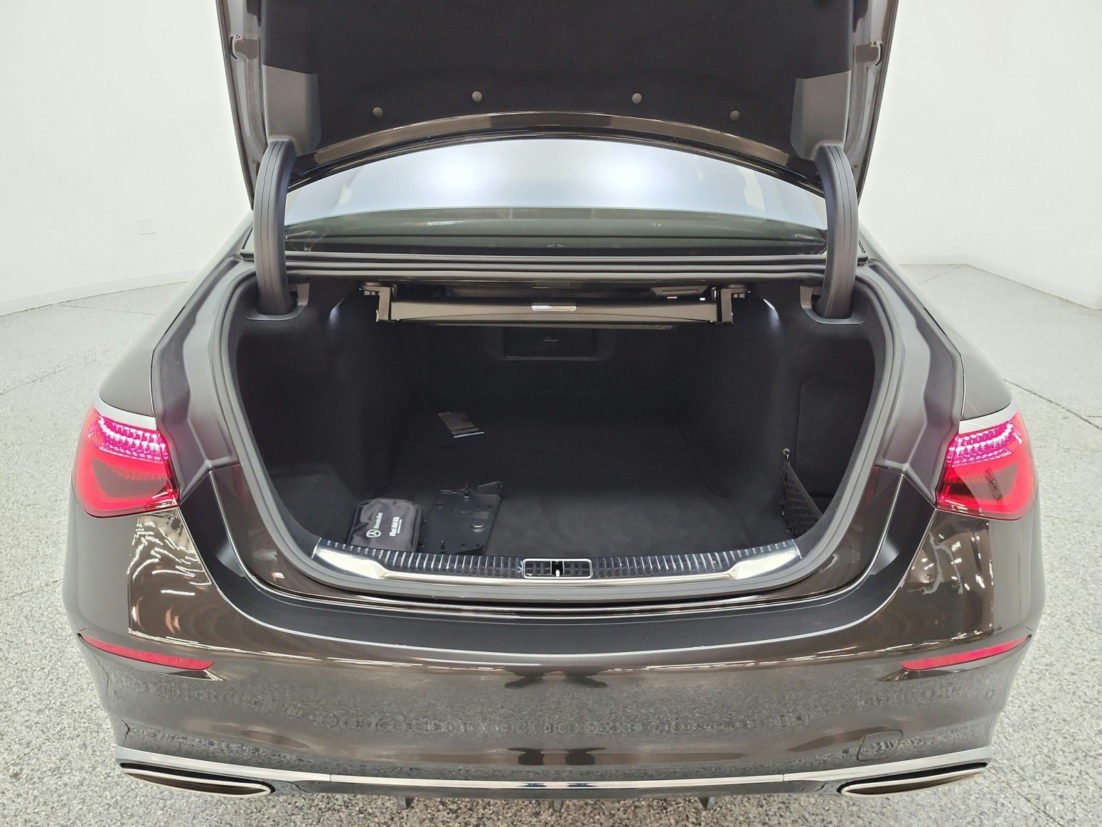 Certified Used 2025 Graphite Grey Metallic Mercedes-Benz S 580 4MATIC® Sedan image 18