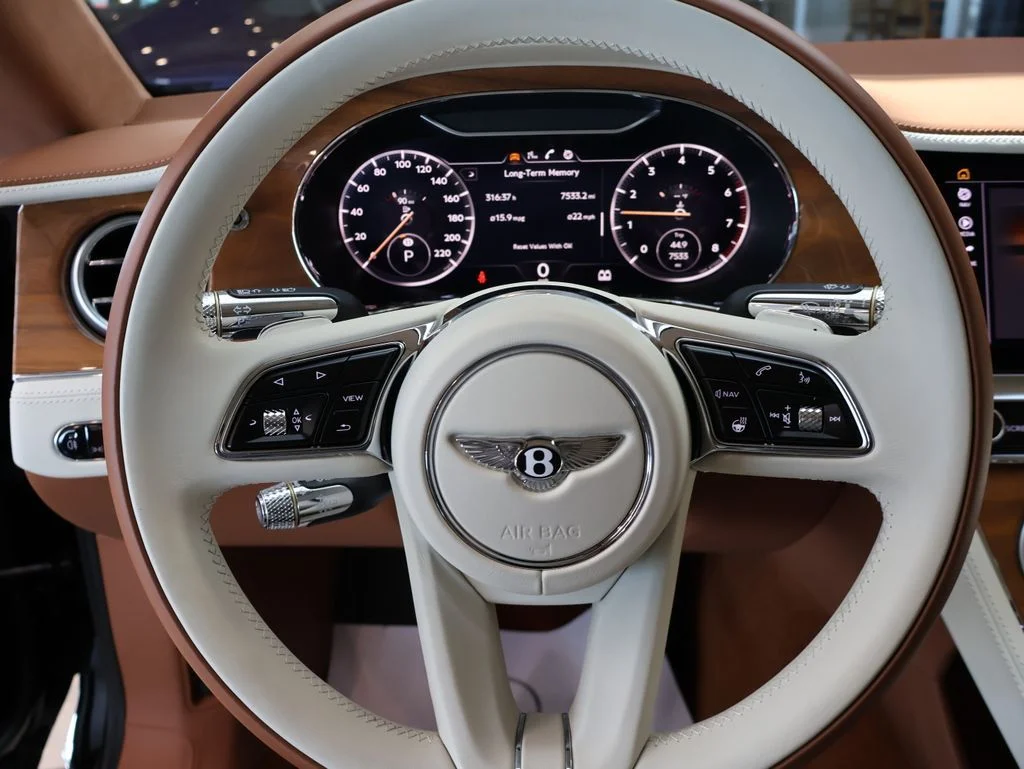 Used 2024 Onyx Metallic Bentley V8 image 29