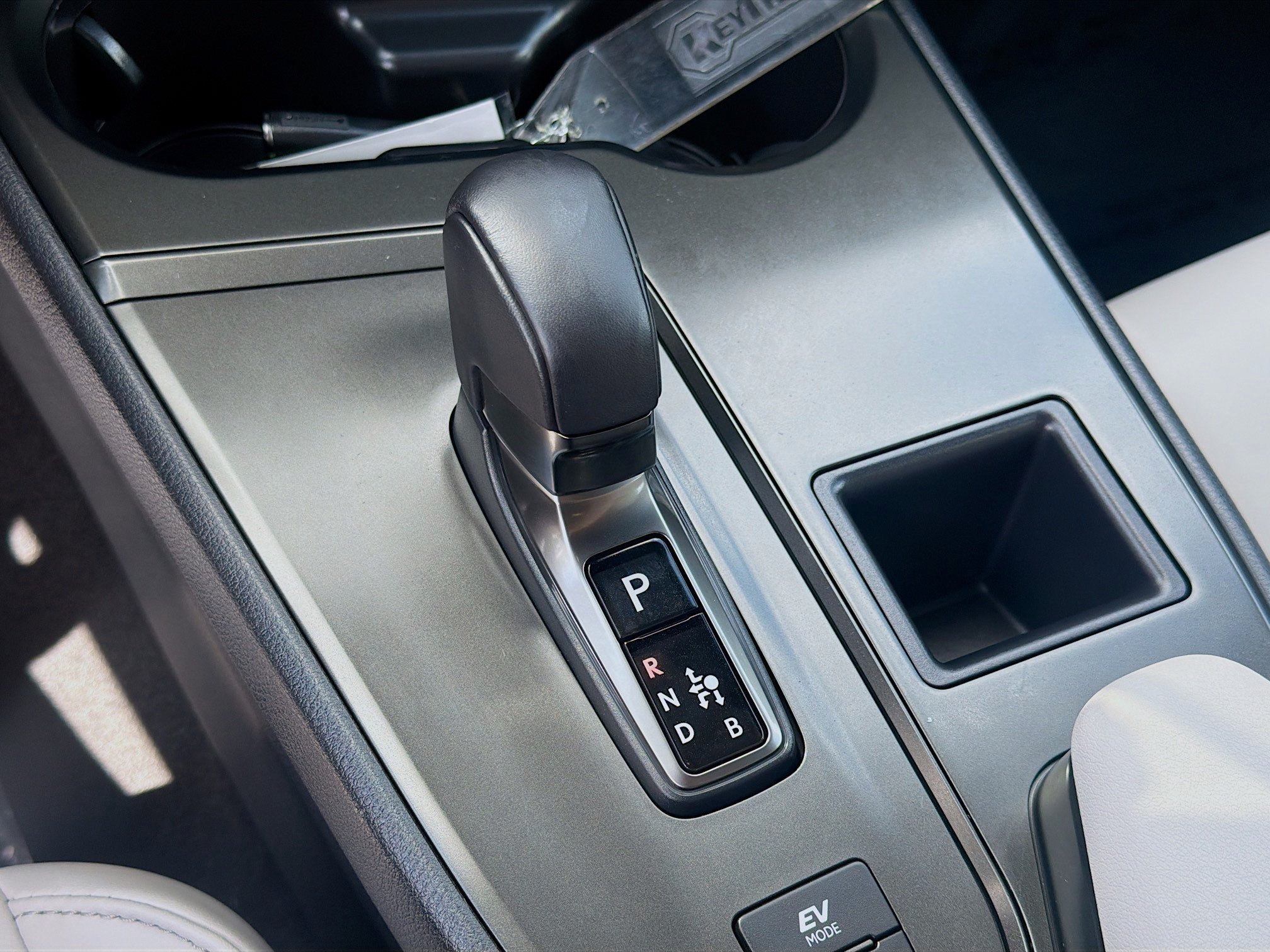 Used 2025 Iridium Lexus UX 300h image 13