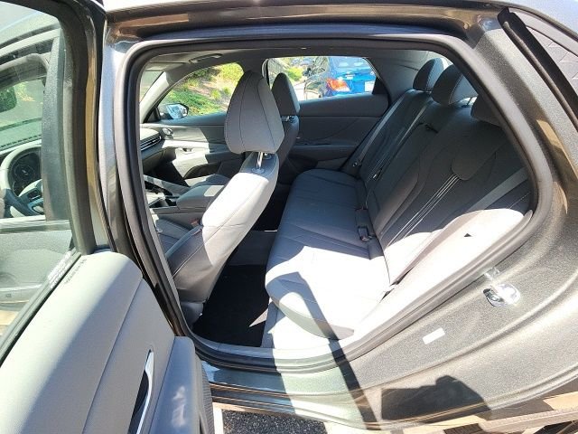 Used 2025 Gray Hyundai SEL Convenience image 18