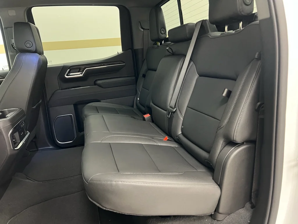 2026 GMC Sierra 1500 SLT - Photo 11