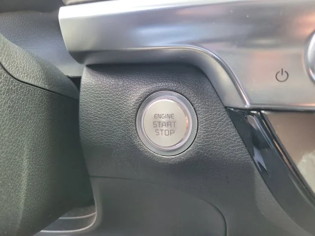 Used 2021 White Kia SX image 27
