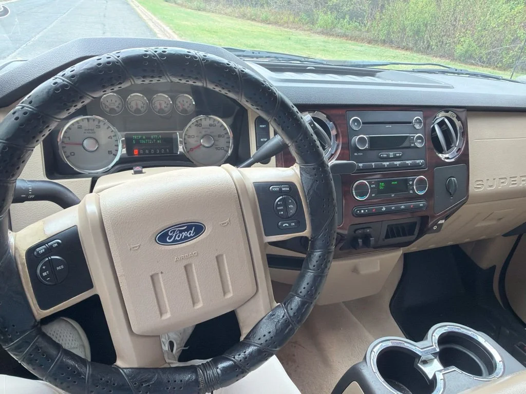 Used 2010  Ford Lariat image 2