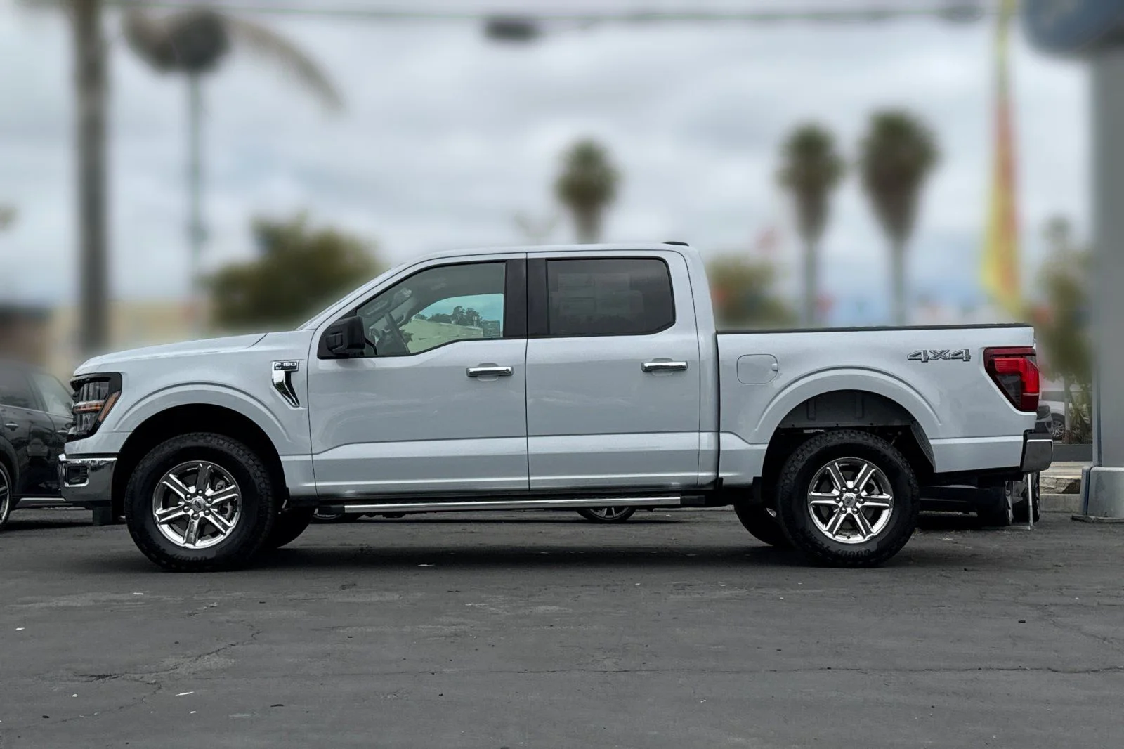 Certified Used 2025 White Metallic Ford XLT image 30