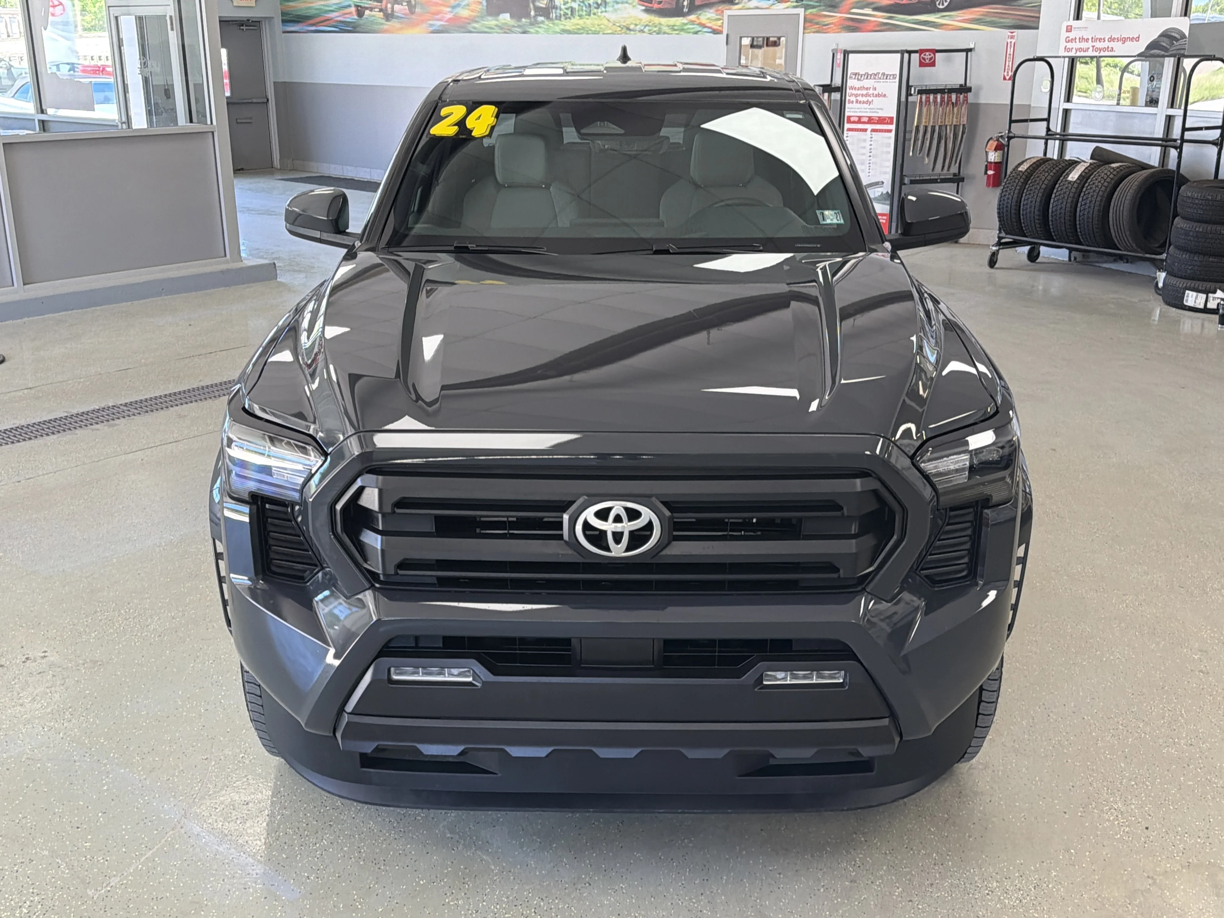 2024 Toyota Tacoma SR5 - Photo 8