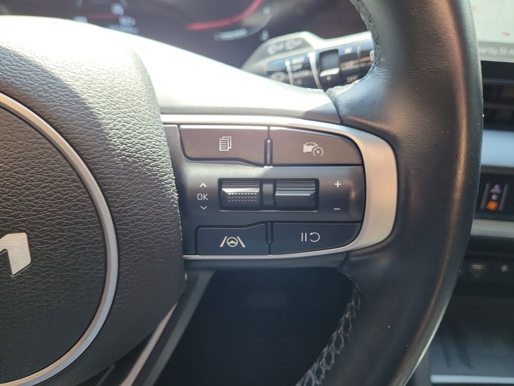 Used 2023 White Kia EX image 28