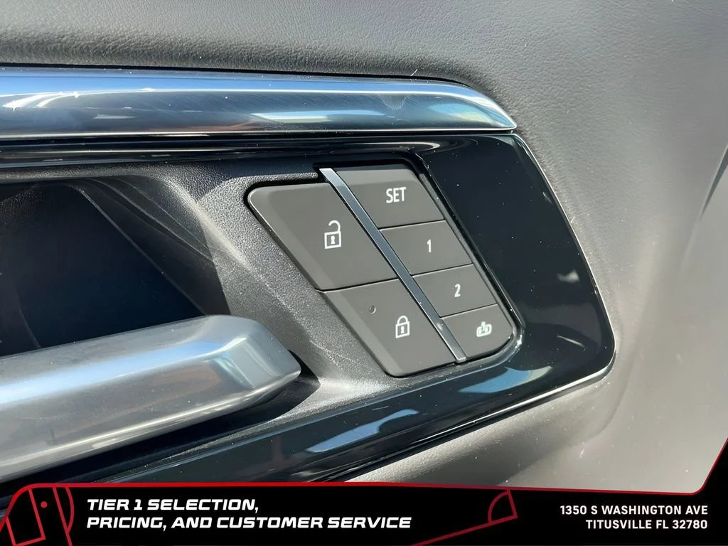 Used 2025 Summit White Chevrolet LT image 19