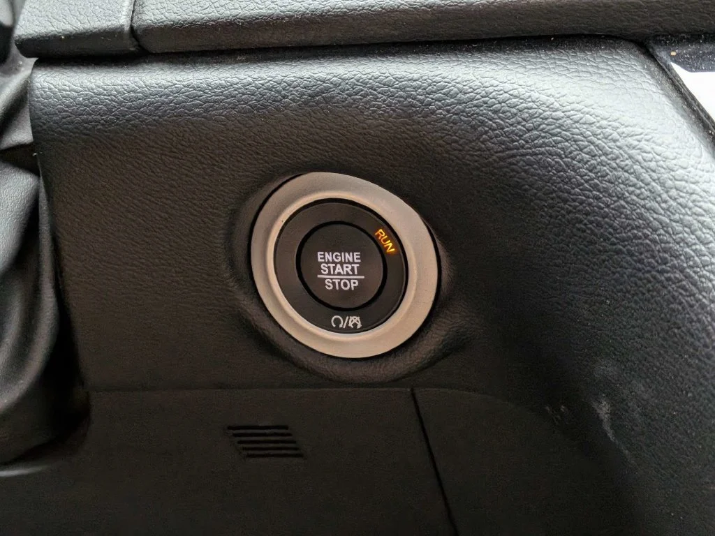 Certified Used 2025 Diamond Black Chrysler Select image 29