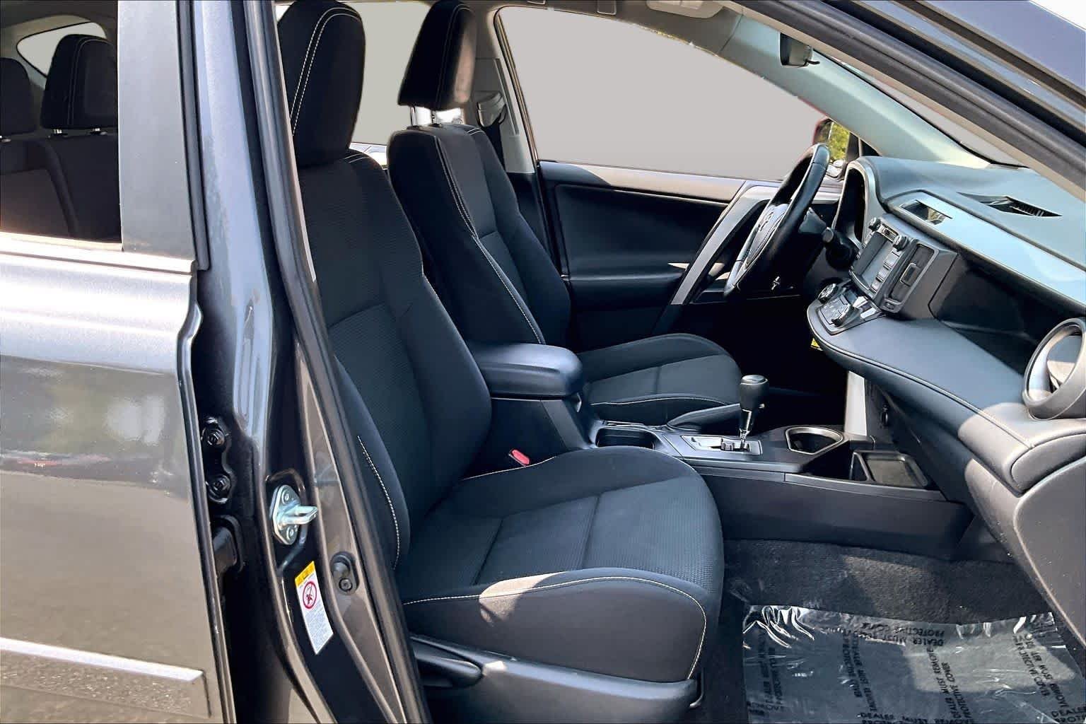 Used 2016 Magnetic Gray Metallic Toyota XLE image 9