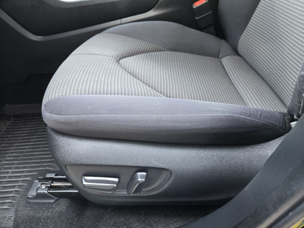 2024 Toyota Highlander LE - Photo 16