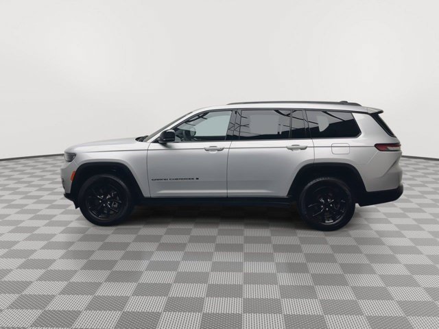 Used 2025 Silver Zynith Jeep Altitude X image 38