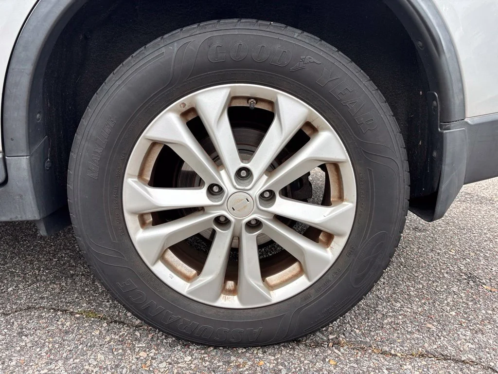 Used 2016 Silver Nissan SV image 13