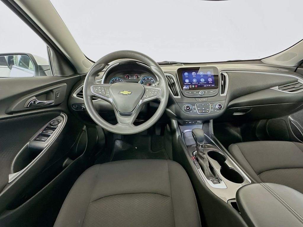 Used 2025 Summit White Chevrolet LT image 21