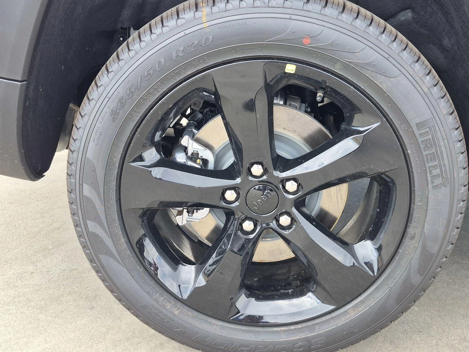 New 2026 Bright White Clear-Coat Exterior Paint Jeep Limited image 13