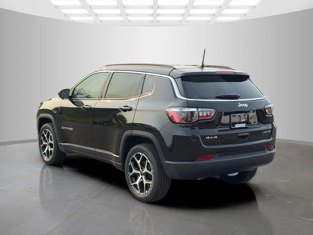 New 2026 Diamond Black Crystal Pearl-Coat Exterior Paint Jeep Limited image 5