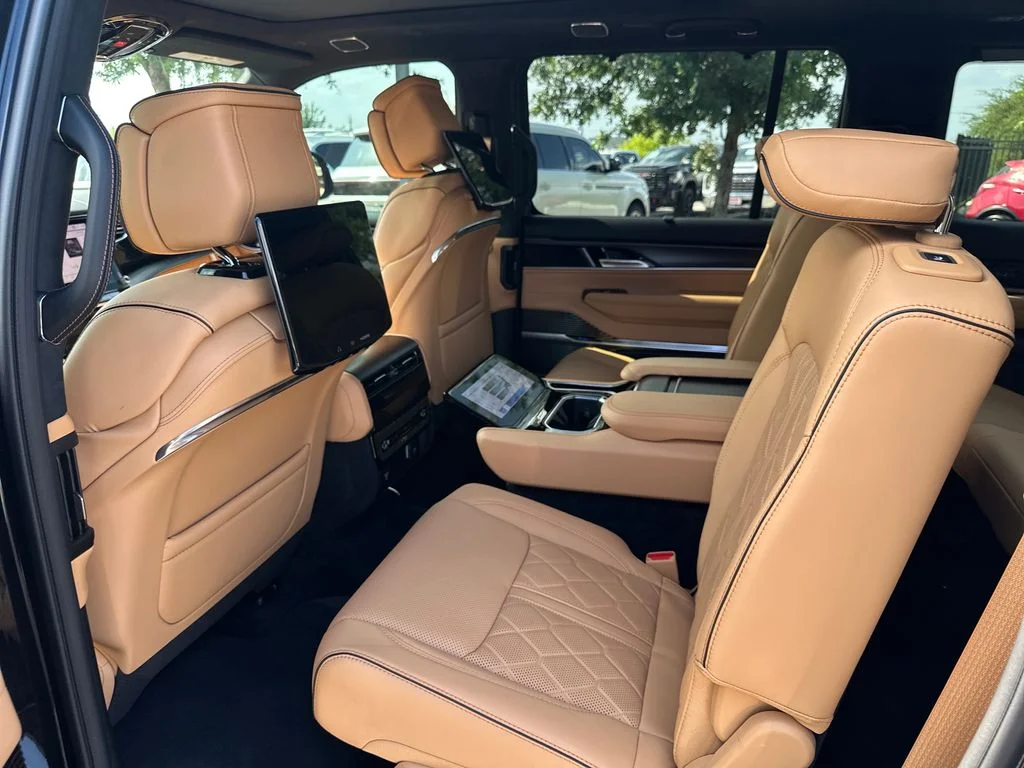New 2026 High Gloss Black Exterior Paint Jeep Summit Reserve image 31